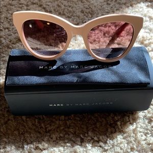 Marc Jacobs retro pink cat eye sunglasses